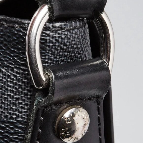 Louis Vuitton Damier Graphite Canvas Daniel MM Messenger Bag - Picture 7 of 11